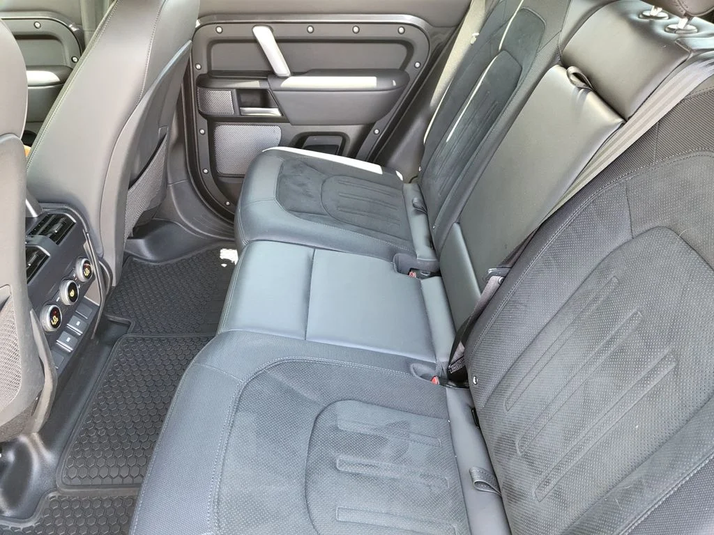 Used 2023 Gray Land Rover V8 image 9