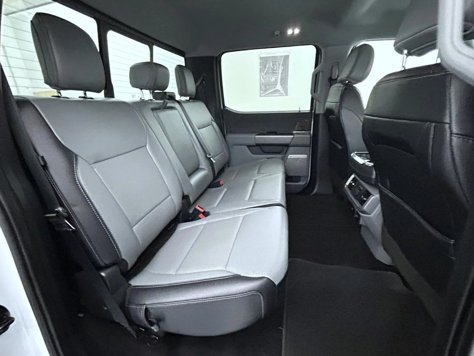 Used 2022 White Ford Lariat image 18