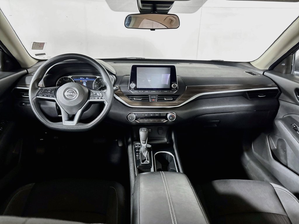 Used 2024 Super Black Nissan 2.5 SV image 12