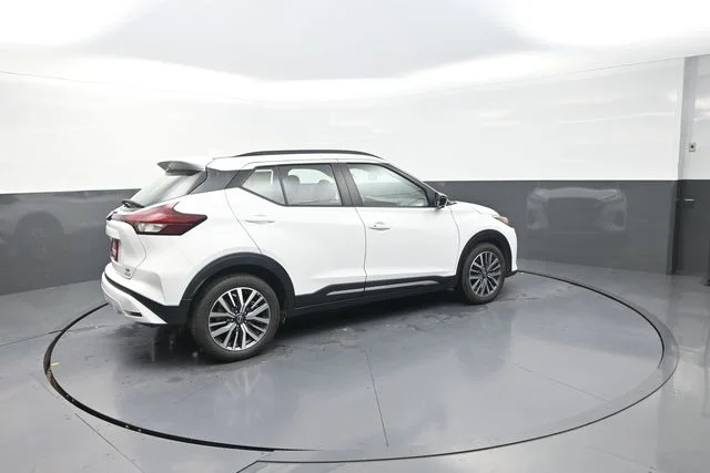 Used 2024 White Nissan SR image 40