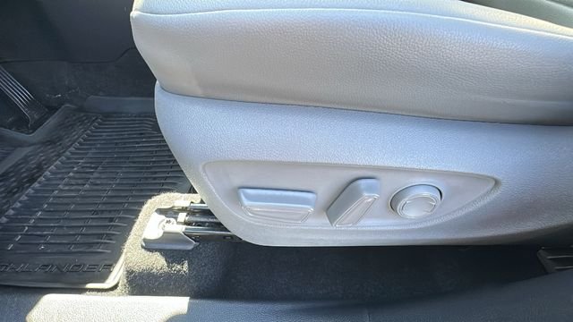 Used 2023 Beige Toyota XLE image 23