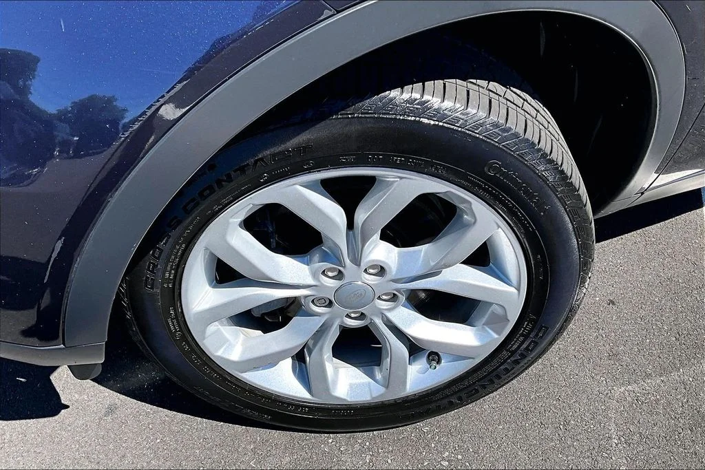 Used 2019 Loire Blue Metallic Land Rover HSE image 8
