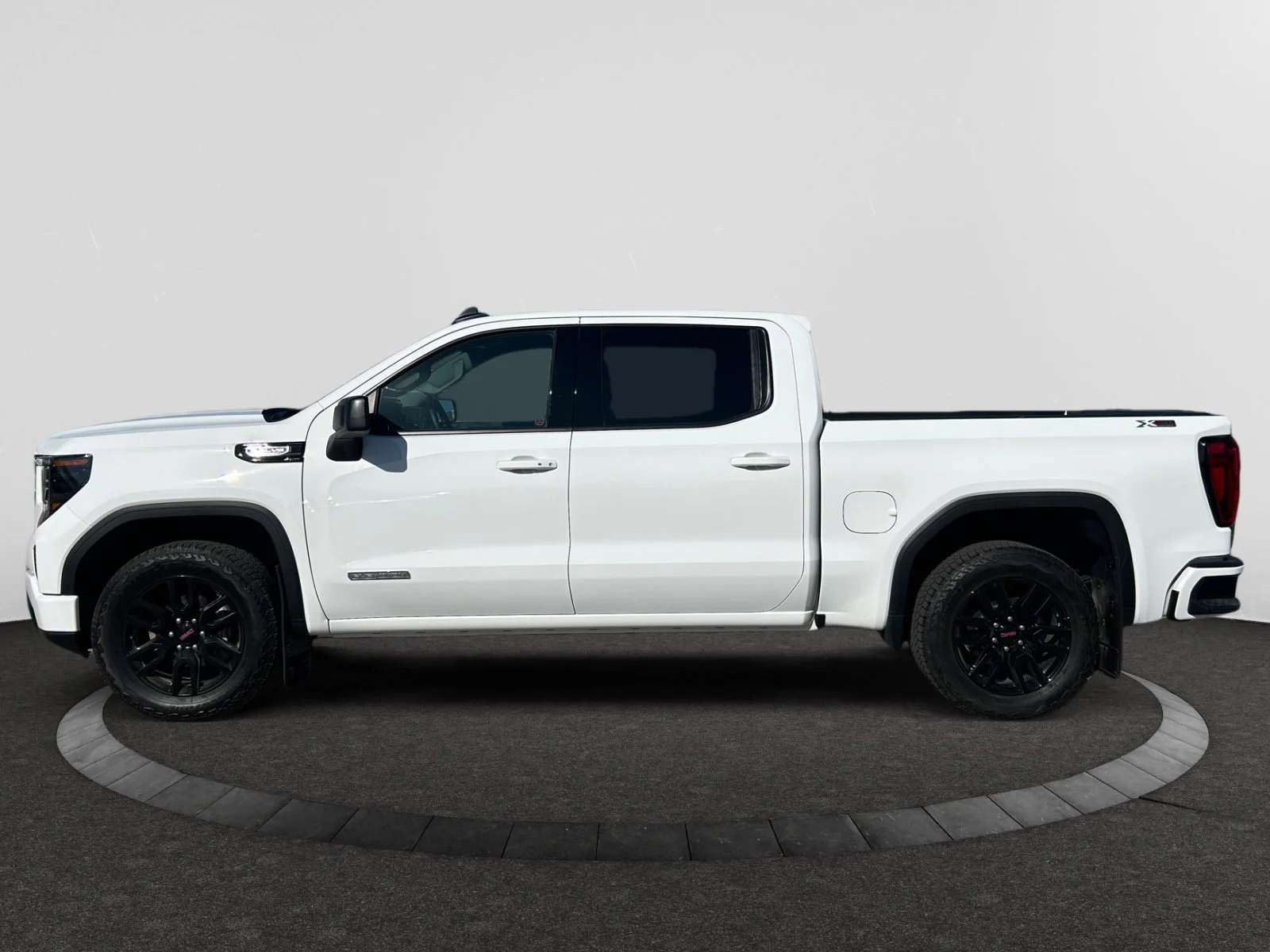 Used 2026 White GMC Elevation Crew 5.3L 4X4 image 2