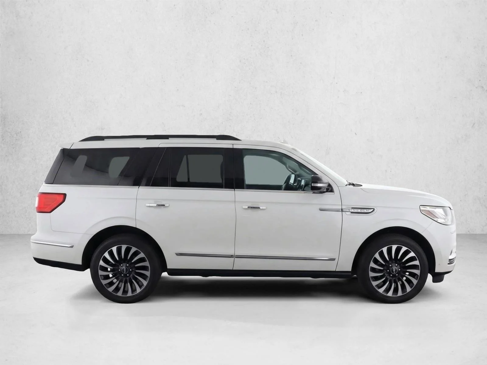 Used 2022 Pristine White Metallic Tri-Coat Lincoln Black Label image 8