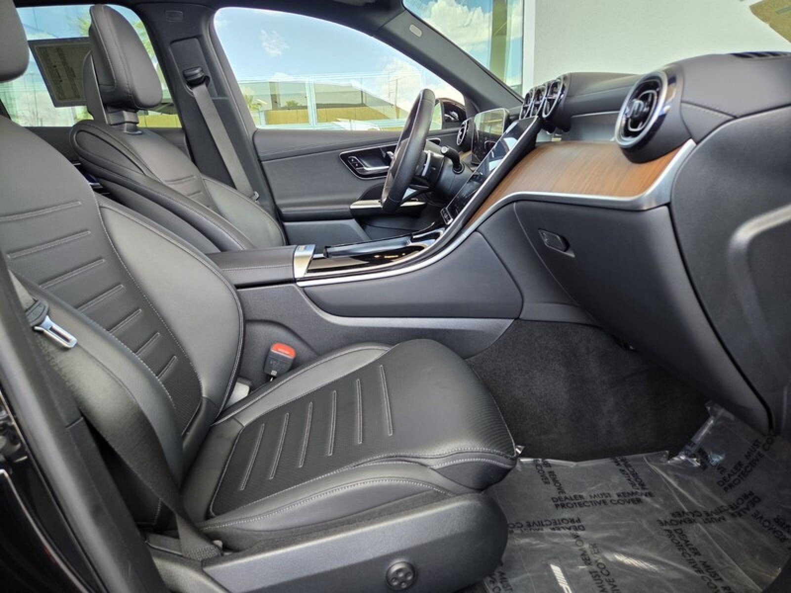 Certified Used 2024 Obsidian Black Metallic Mercedes-Benz GLC 300 image 19