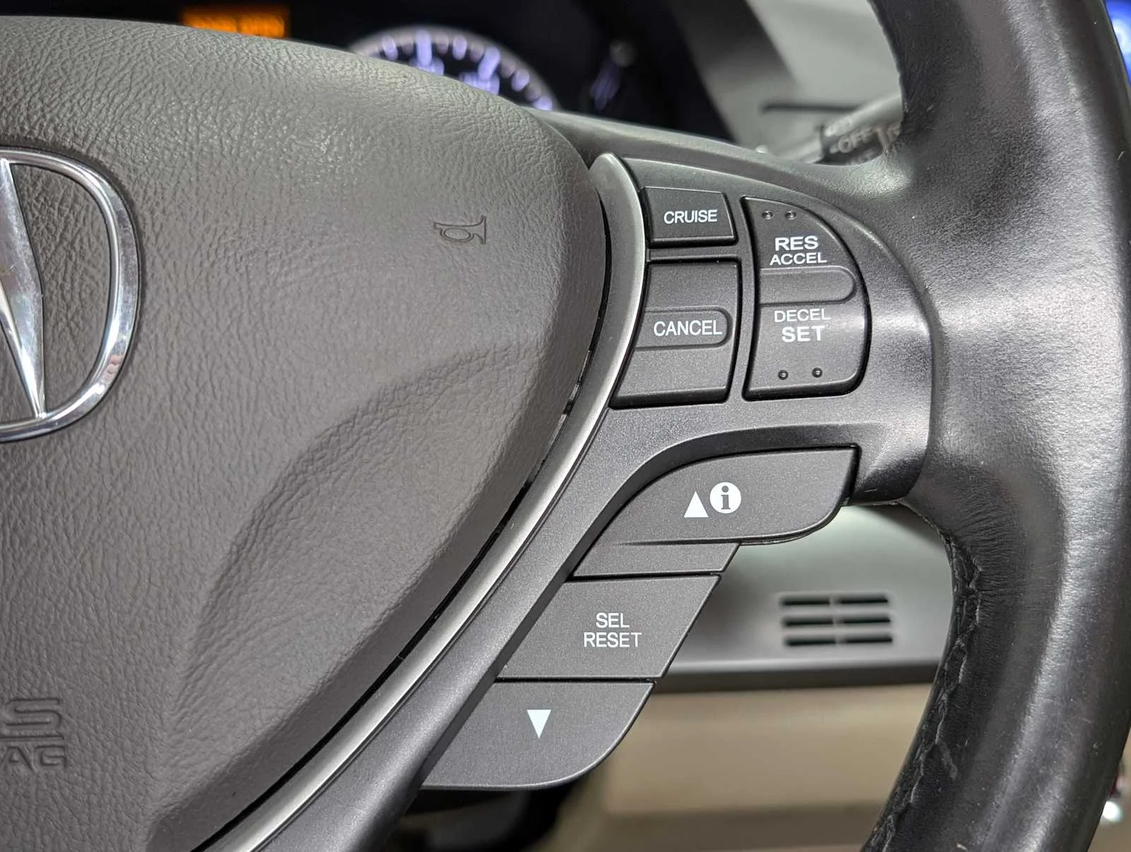 Used 2018 White Diamond Pearl Acura  image 35