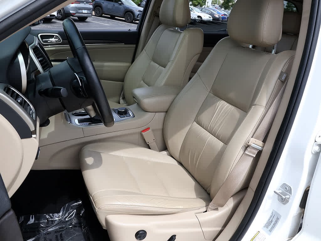 Used 2016 Bright White Clearcoat Jeep Limited image 10