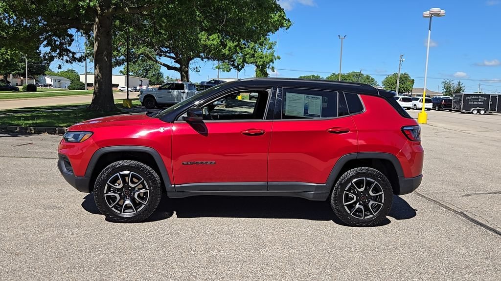 Used 2025 Red Hot Pearlcoat Jeep Trailhawk image 5