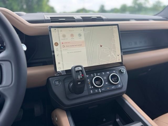 New 2026 Woolstone Green Land Rover X-Dynamic SE image 16
