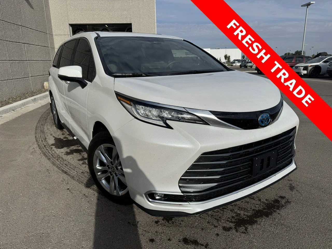 2025 Toyota Sienna Limited 7-Passenger Hybrid AWD's photo