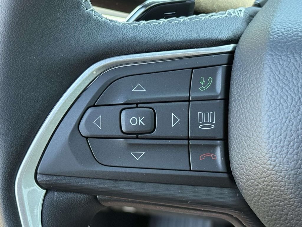 Used 2025 Black Jeep Altitude X image 23
