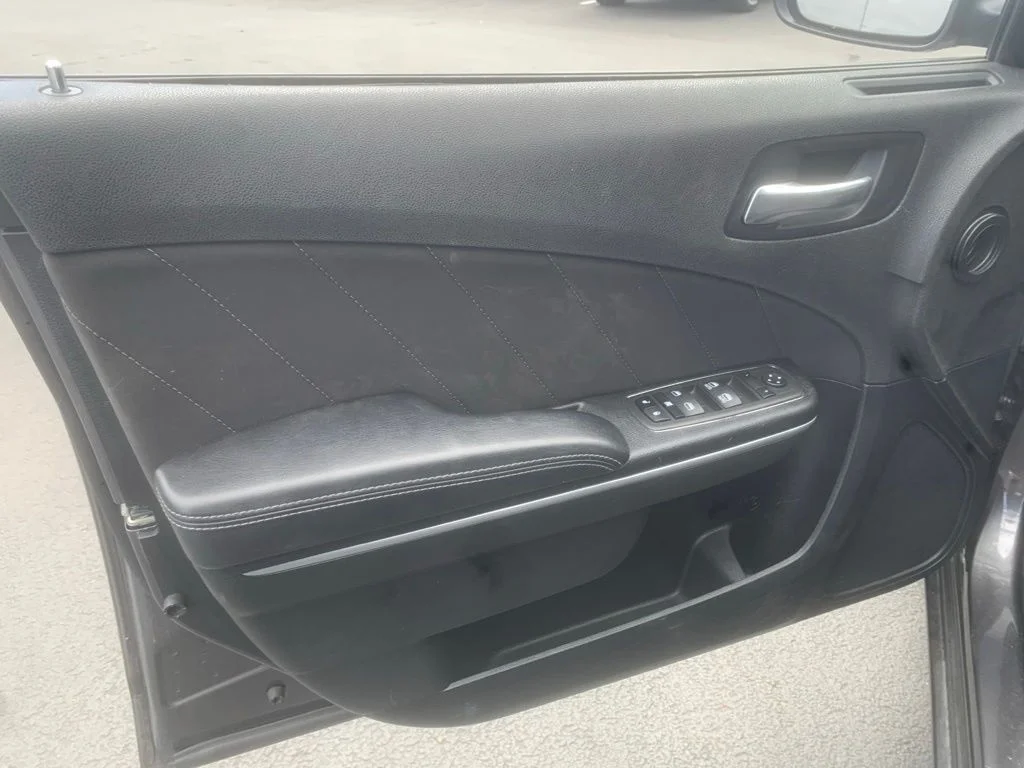 Used 2022 Granite Crystal Metallic Clearcoat Dodge SXT image 9