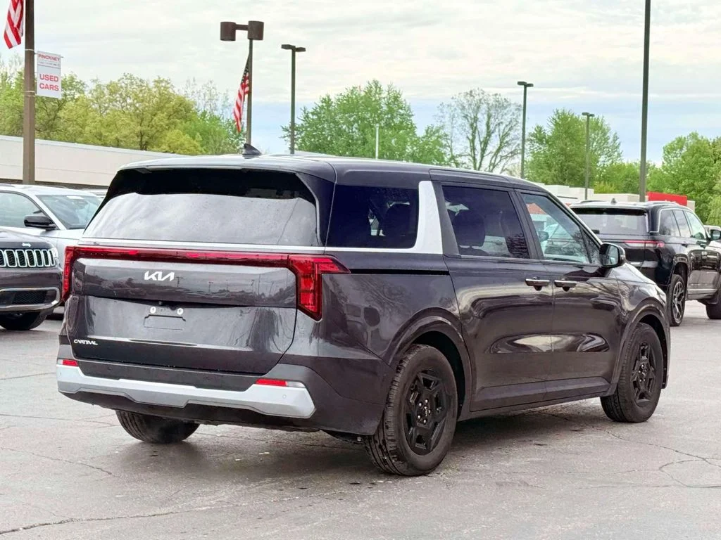 Used 2025 Gray Kia LXS image 7