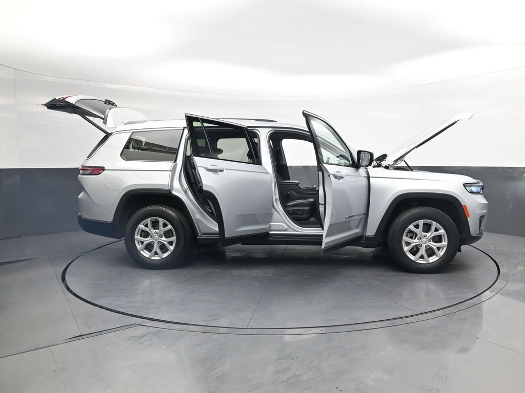 Used 2023 Silver Zynith Jeep Limited image 47