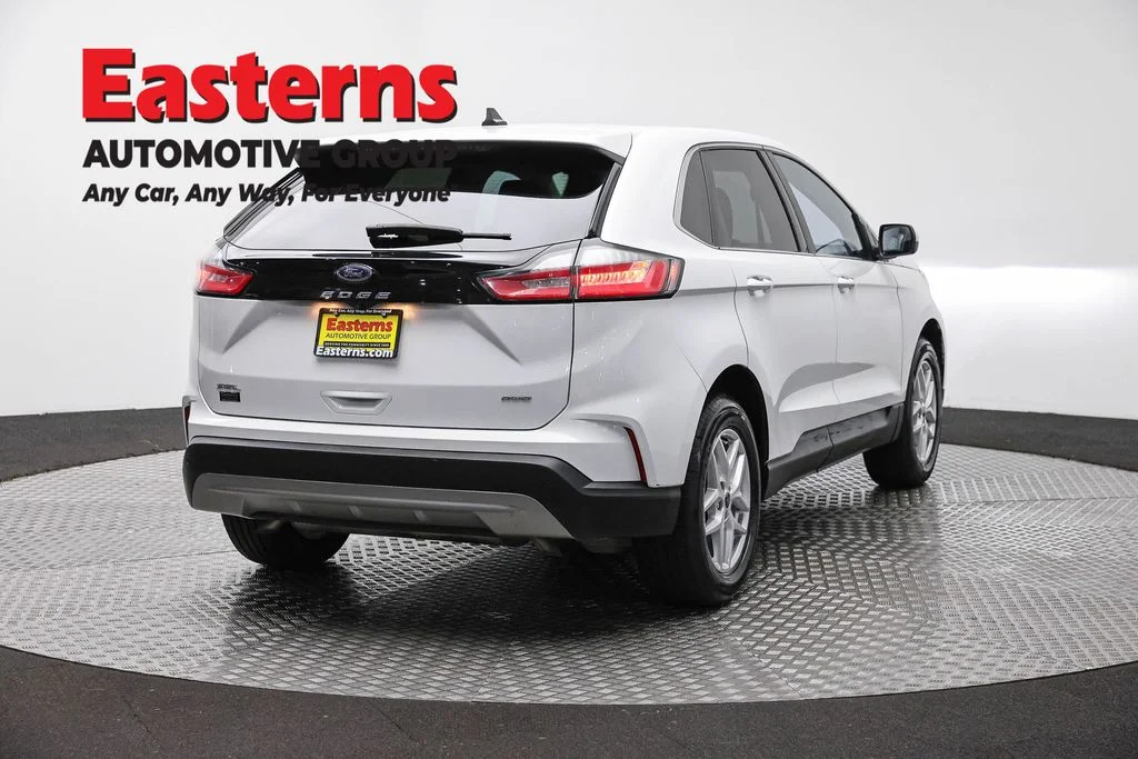 Used 2023 White Ford SEL image 5