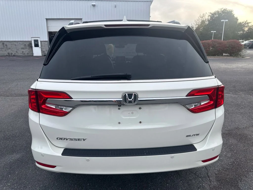Used 2019 White Diamond Pearl Honda Elite image 4
