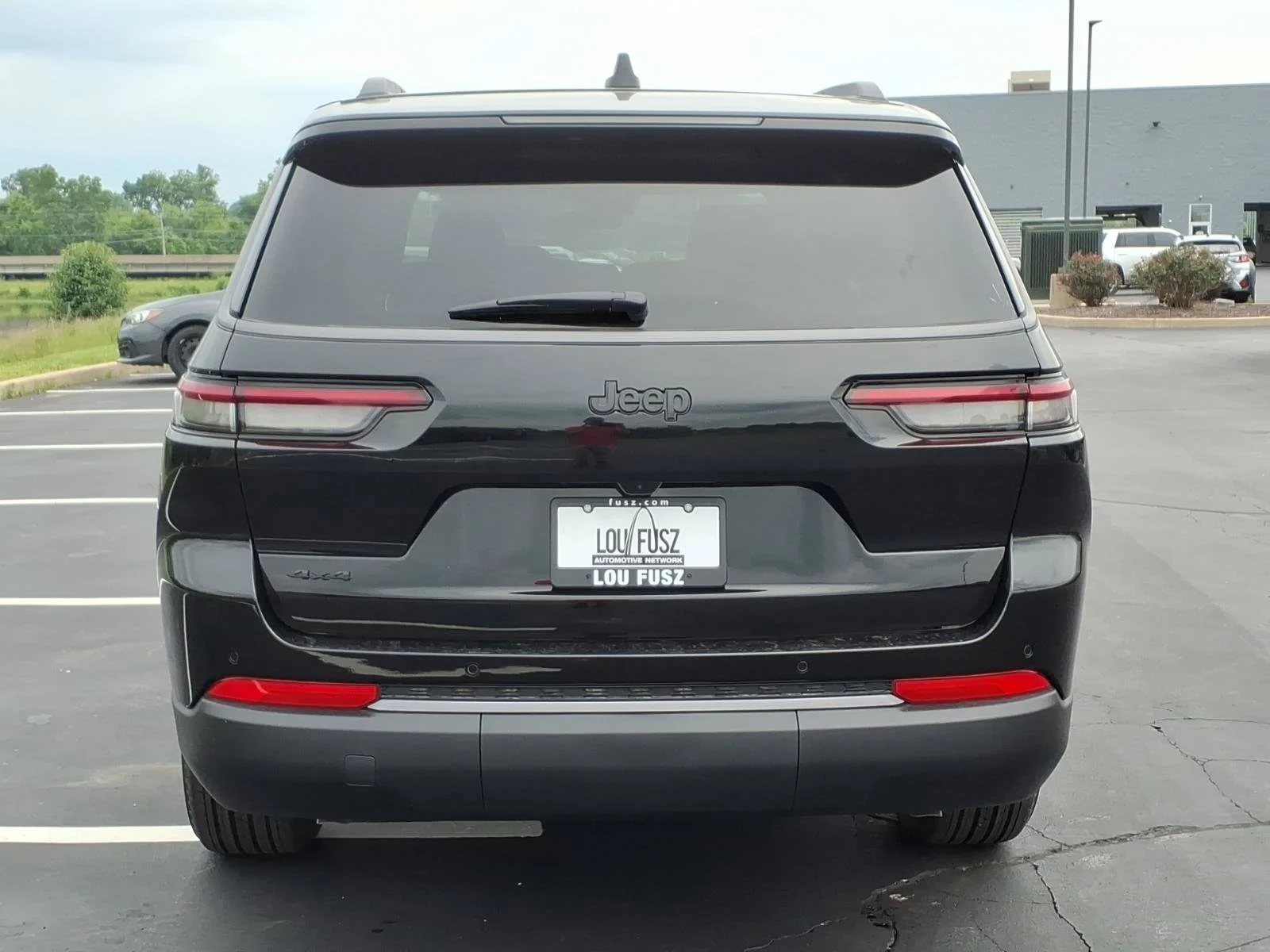 New 2026 Diamond Black Crystal Pearlcoat Jeep Laredo Altitude image 21