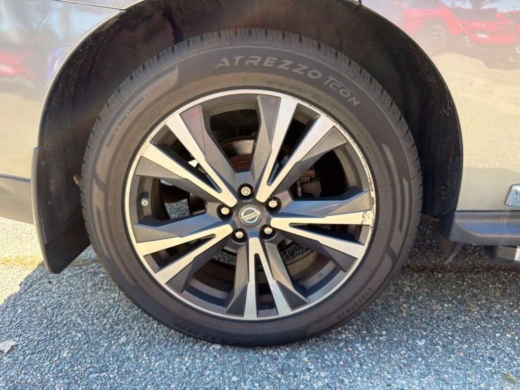 Used 2020 Gray Nissan Platinum image 28
