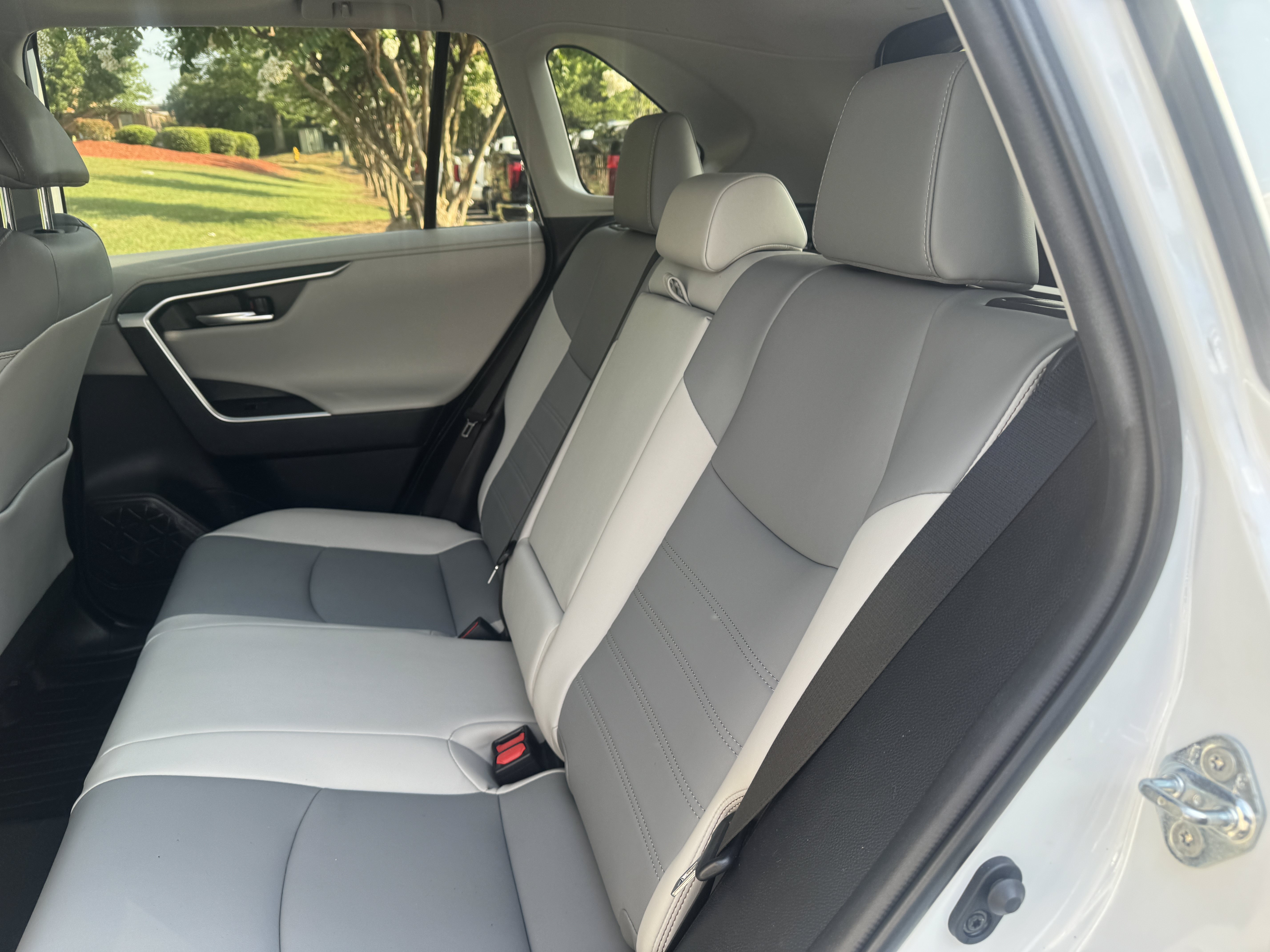 Certified Used 2020 Blizzard Pearl Toyota Hybrid Limited image 11