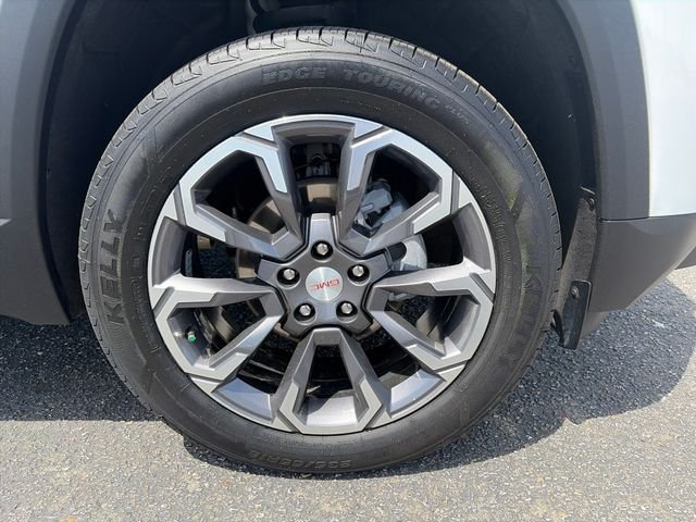 Used 2025 White GMC Elevation image 12
