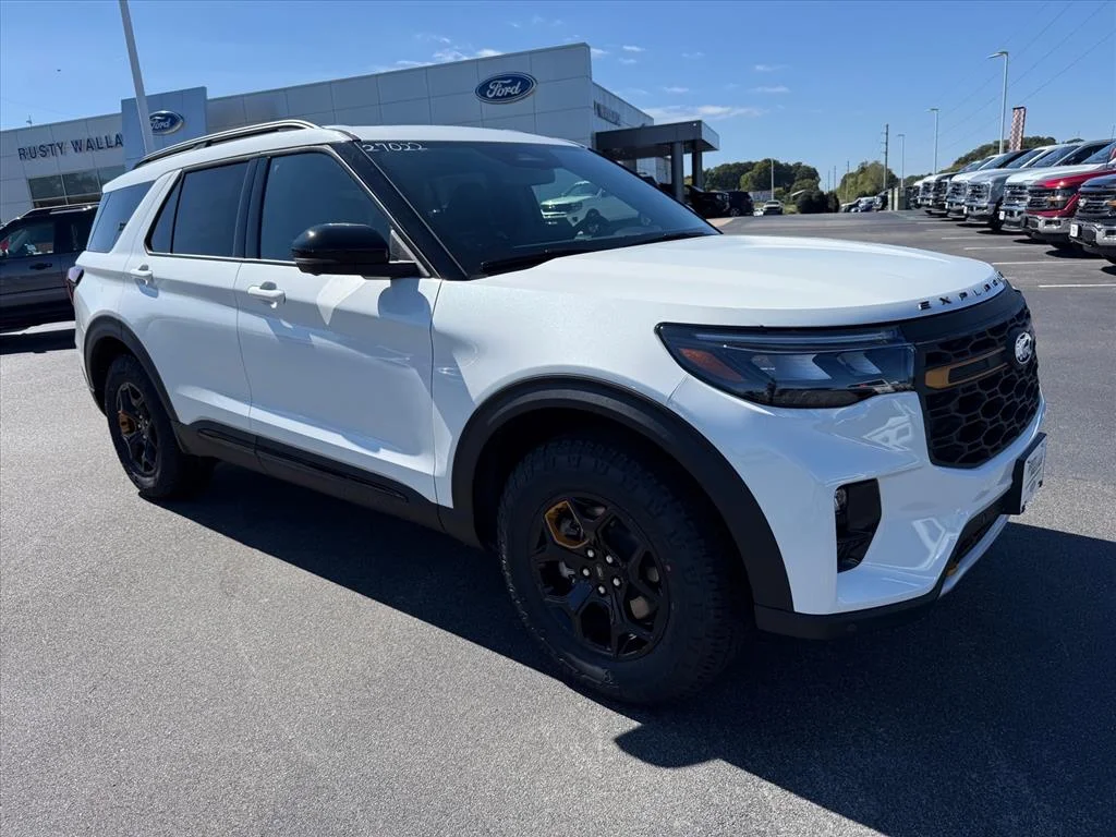 New 2027 Star White Metallic Tri-Coat Ford Tremor® image 3