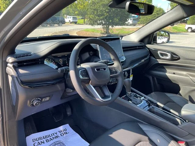 New 2026 Sting-Gray Clearcoat Jeep Latitude image 16