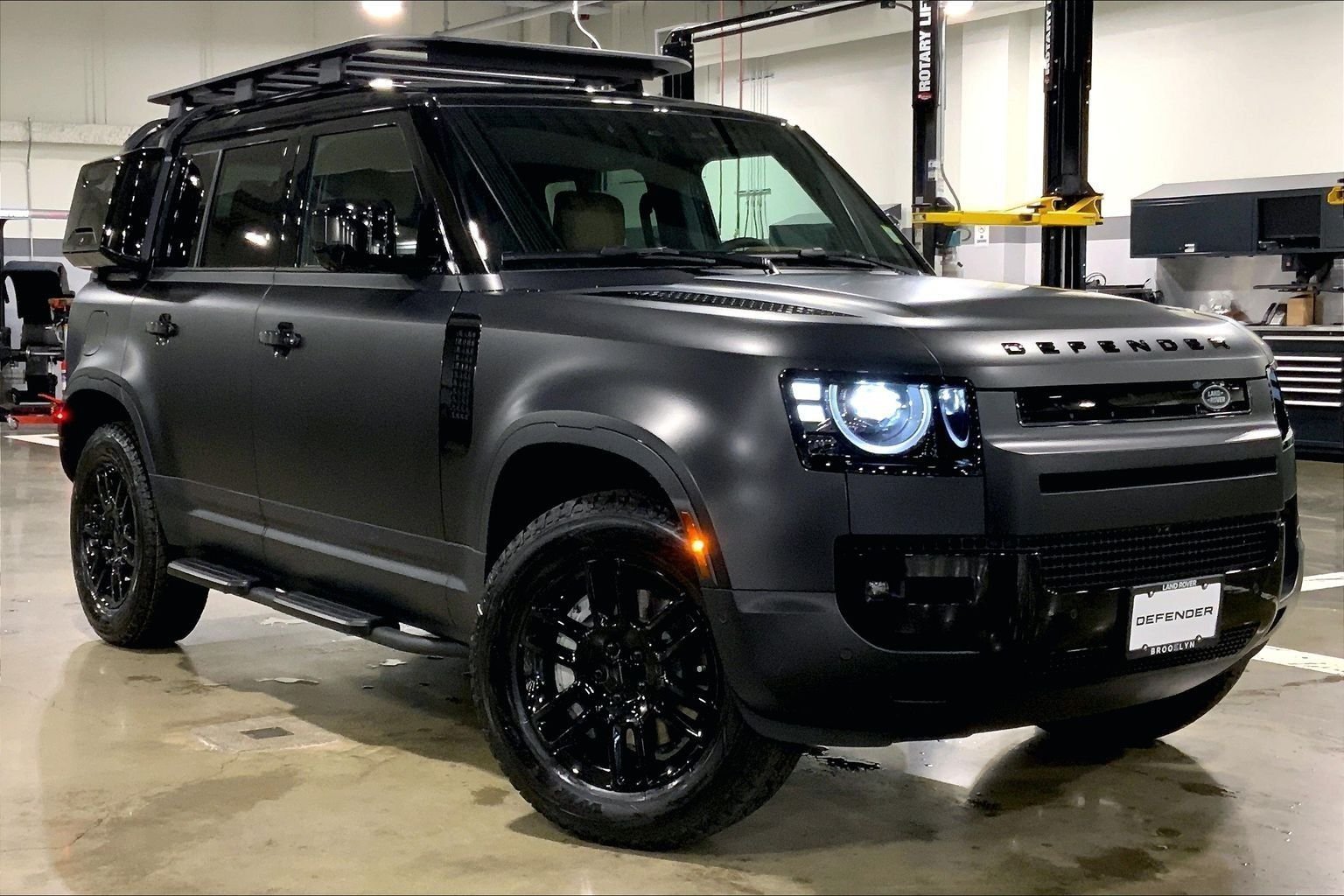 New 2026 Santorini Black LAND ROVER S image 2