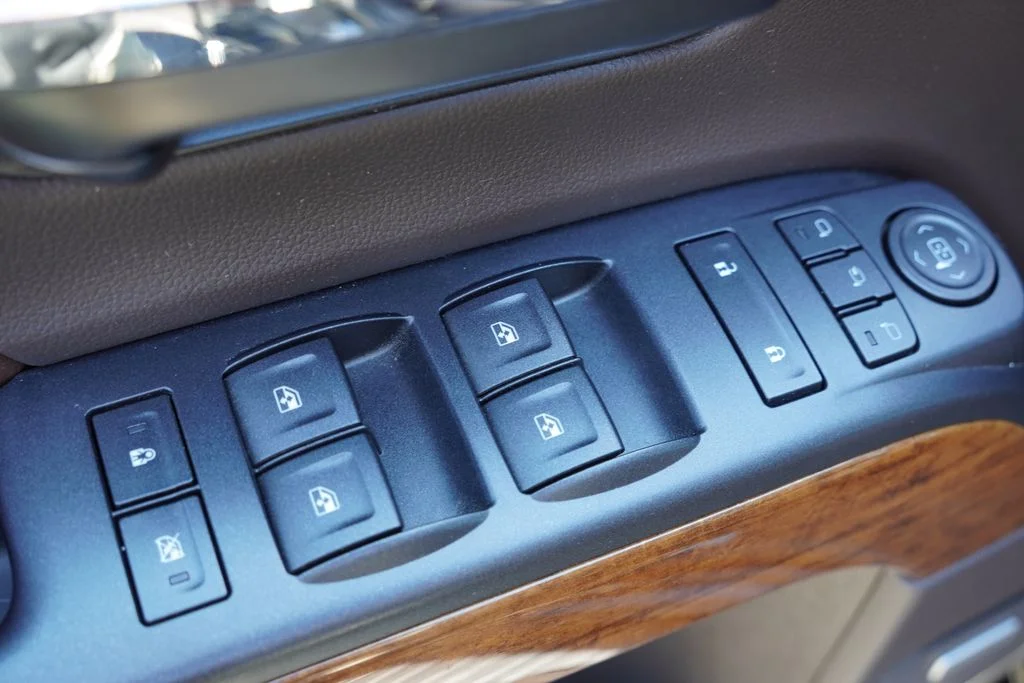 Used 2015 Black Chevrolet High Country image 25