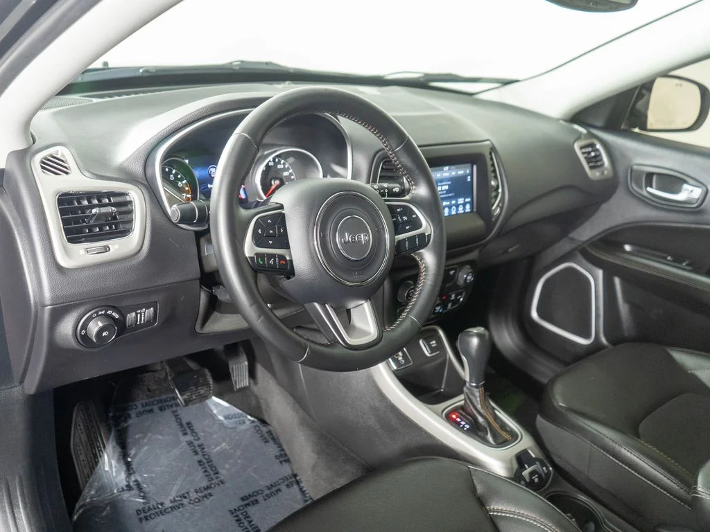 Used 2018 Black Jeep Latitude image 13