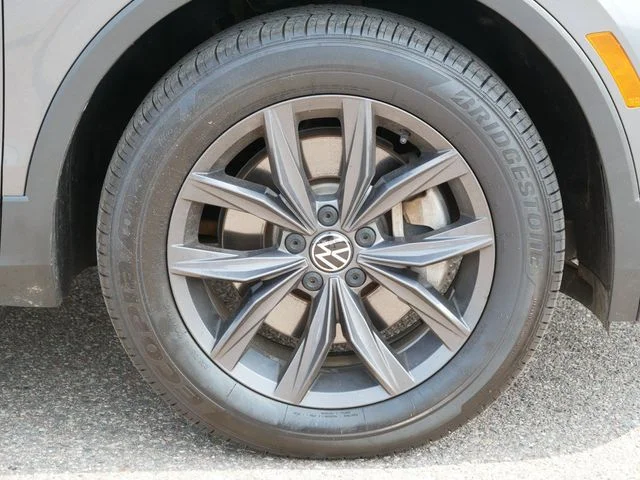 Certified Used 2022 Gray Volkswagen 2.0T SE image 9
