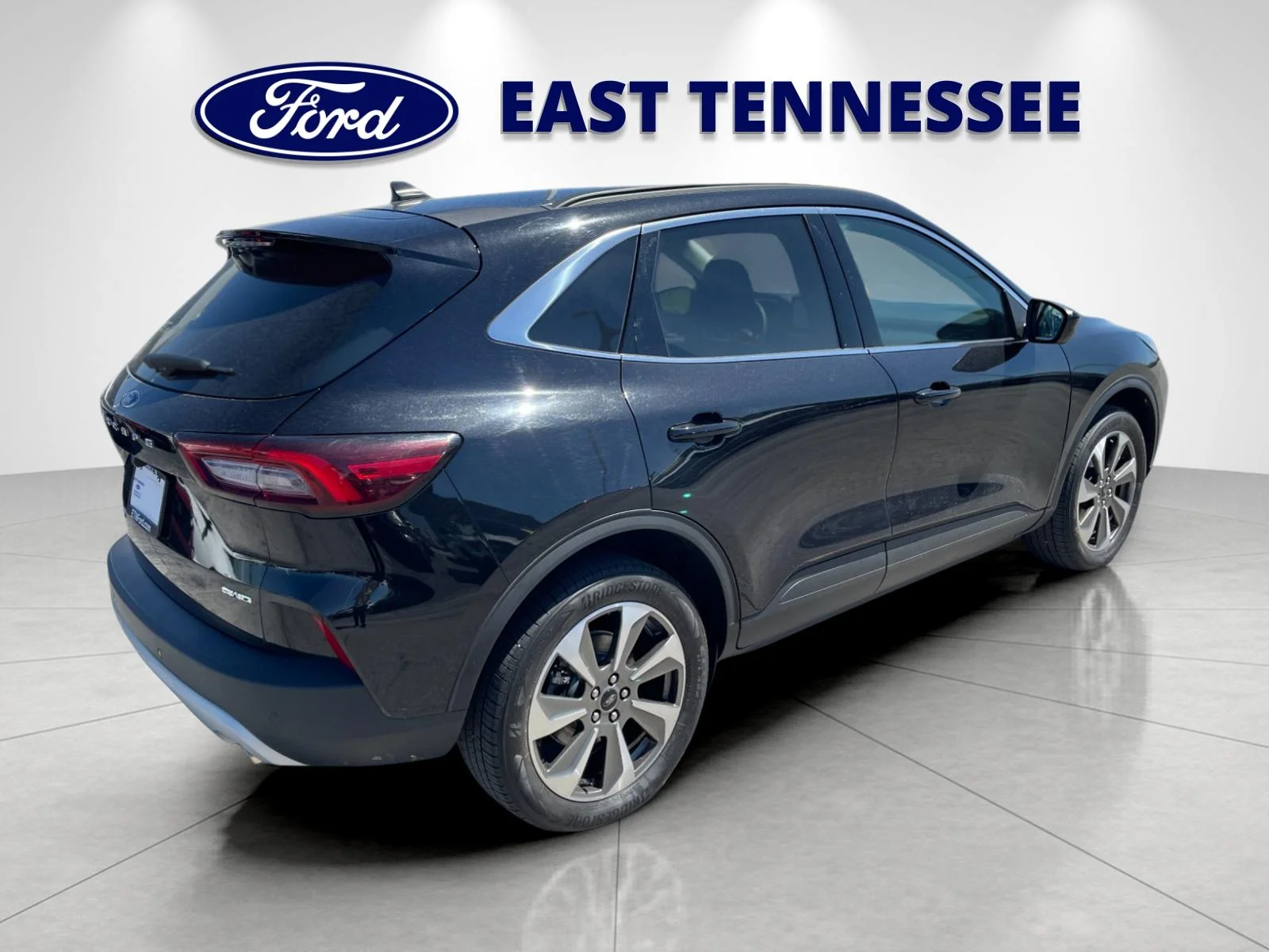Used 2024  Ford Platinum image 3
