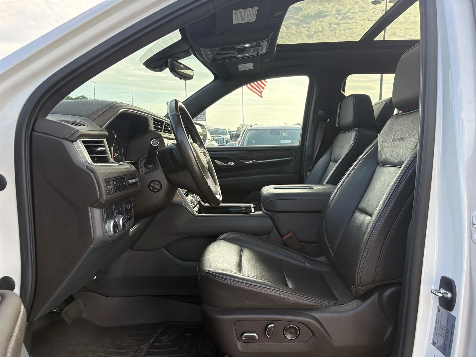 Used 2021 WHITE FROST TRICOAT GMC Denali image 26