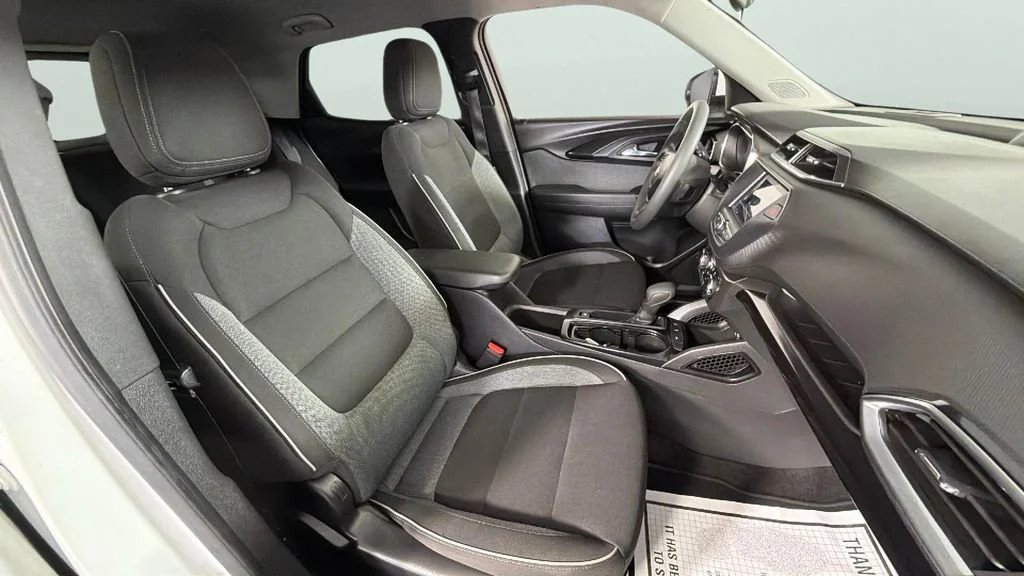 Used 2023 Summit White Chevrolet LT image 32