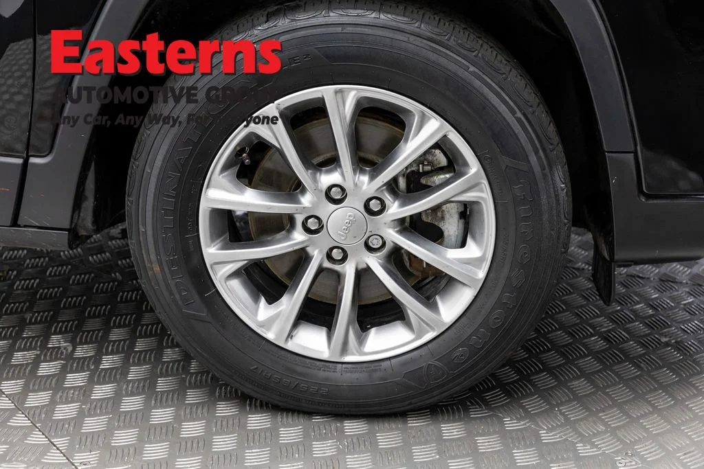 Used 2021 Black Jeep Latitude Plus image 31
