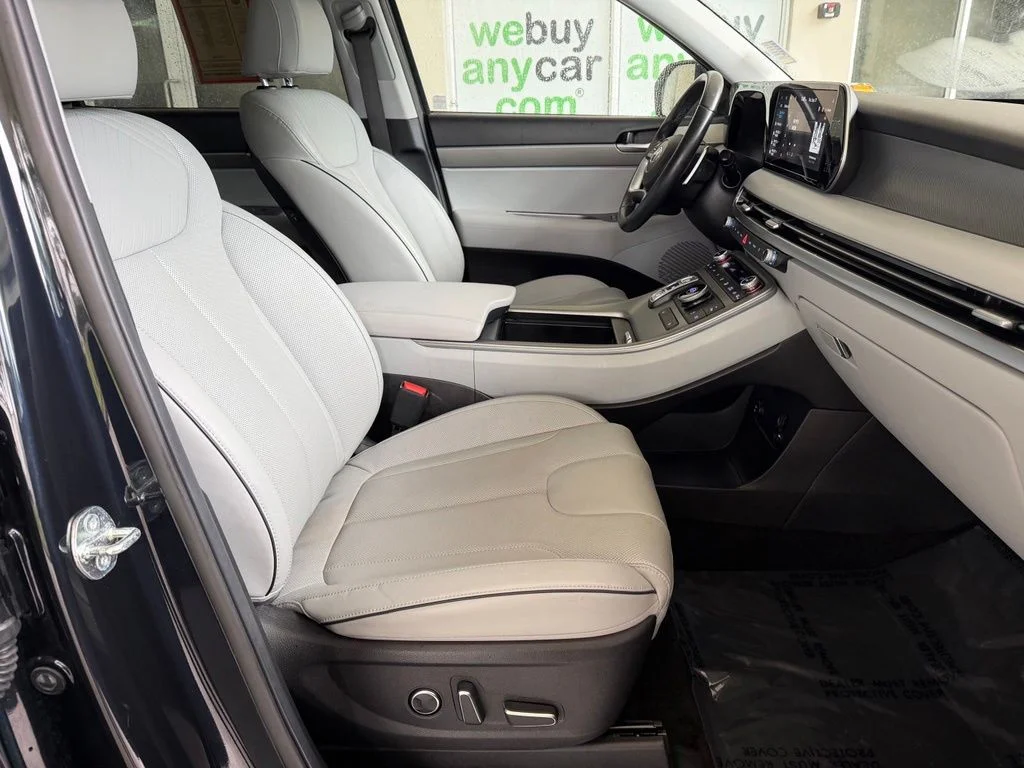 Used 2024 White Hyundai SEL image 19