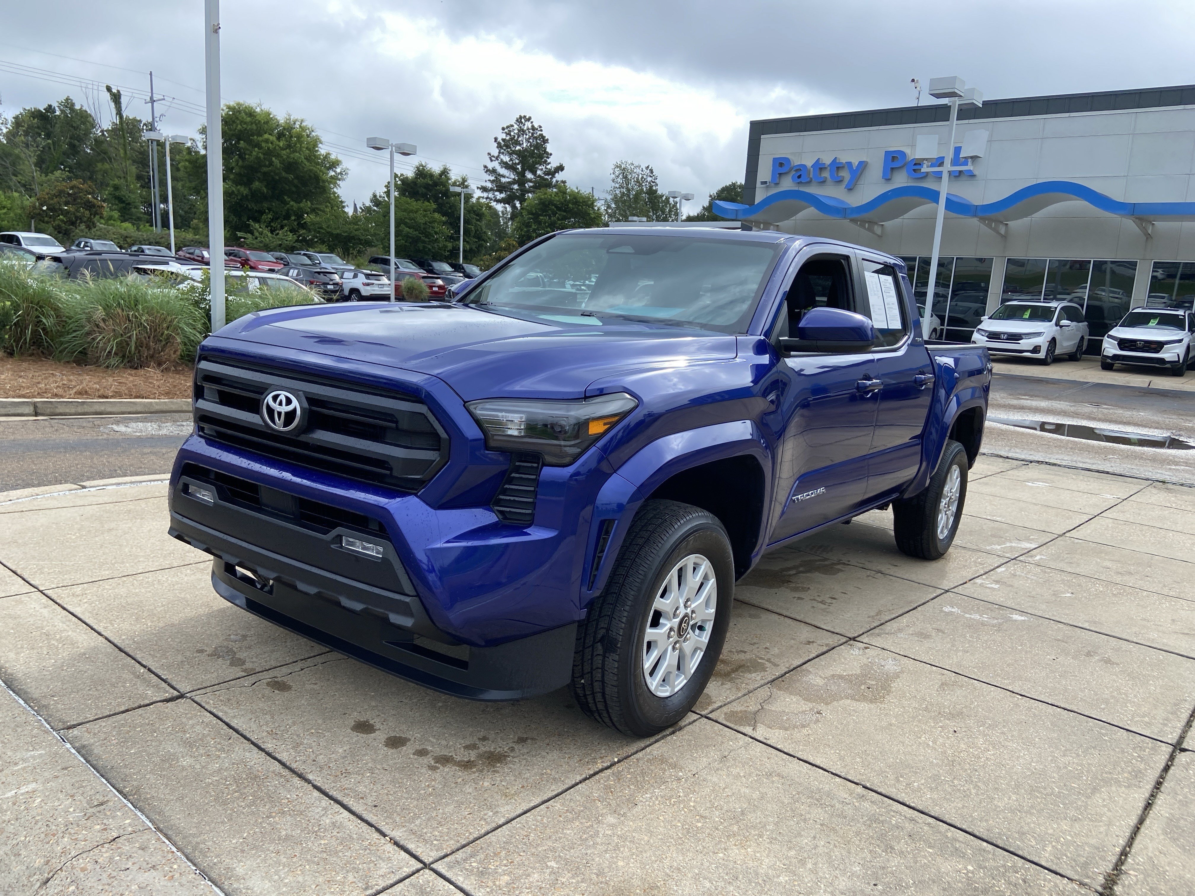 Used 2025 Blue Toyota SR5 image 4