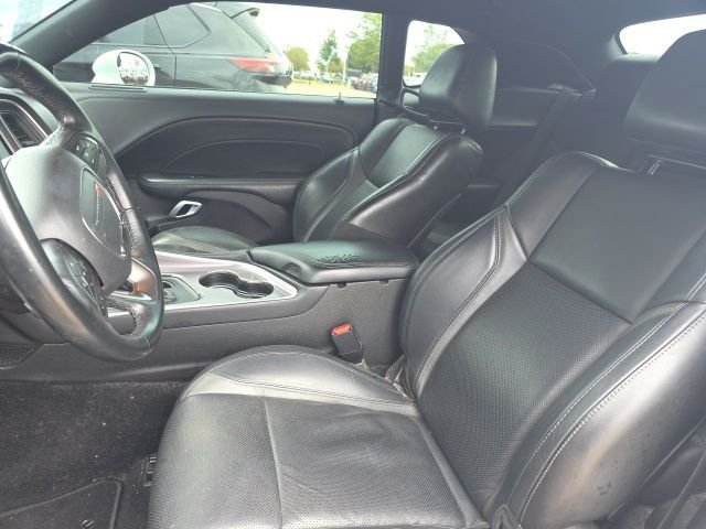Used 2022 White Dodge SXT image 5