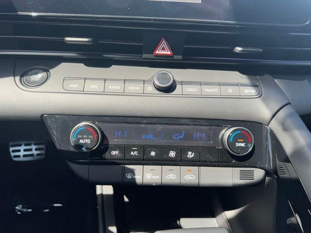 2025 Hyundai Elantra Blue - Photo 43