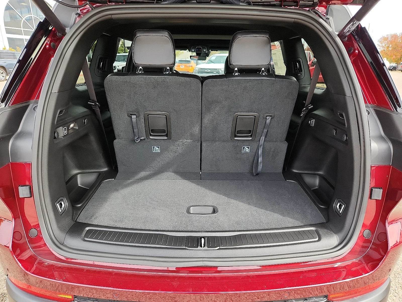 New 2025 Velvet Red Pearlcoat Jeep L ALTITUDE X 4X4 image 7