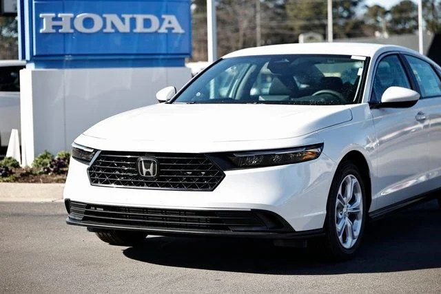 New 2026 Platinum White Honda LX image 2
