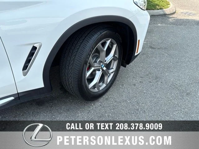 Used 2022  BMW xDrive30i image 11