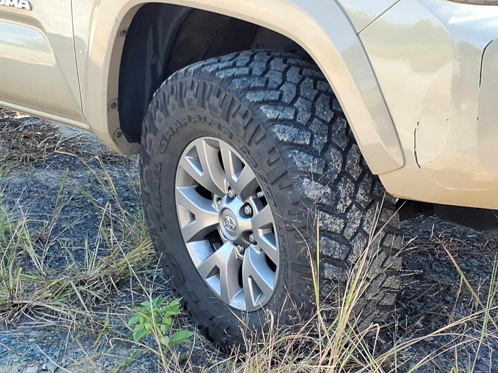 Used 2017  TOYOTA  image 7