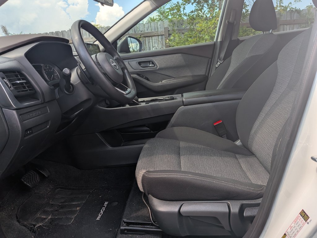 Used 2022 White Nissan S image 10