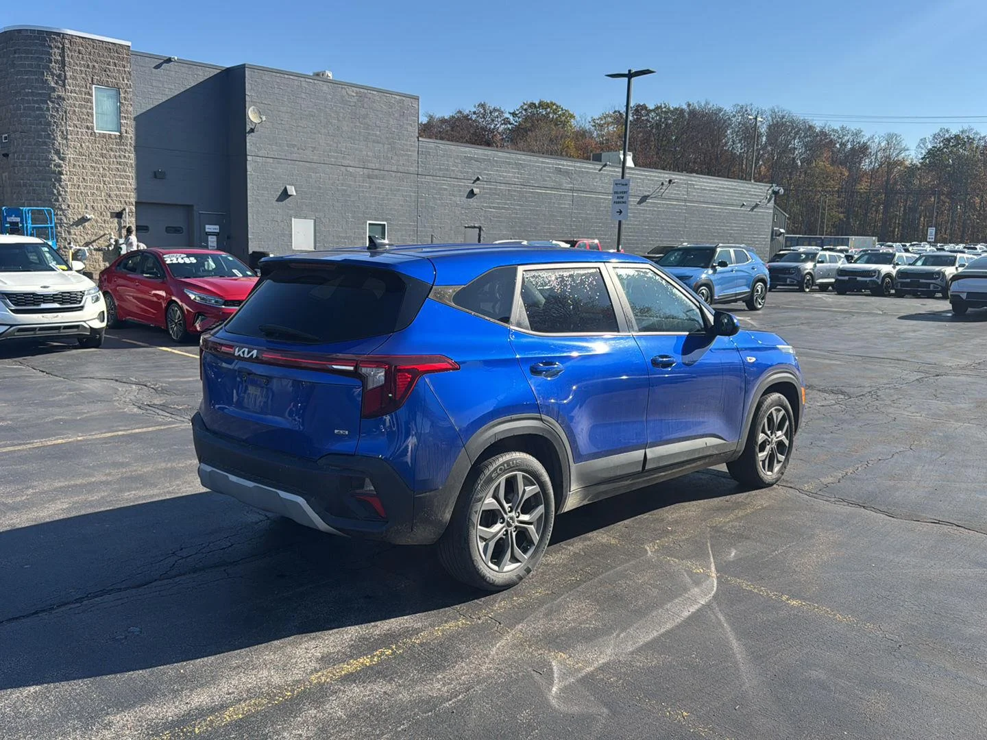 Used 2024 Neptune Blue Kia LX image 9
