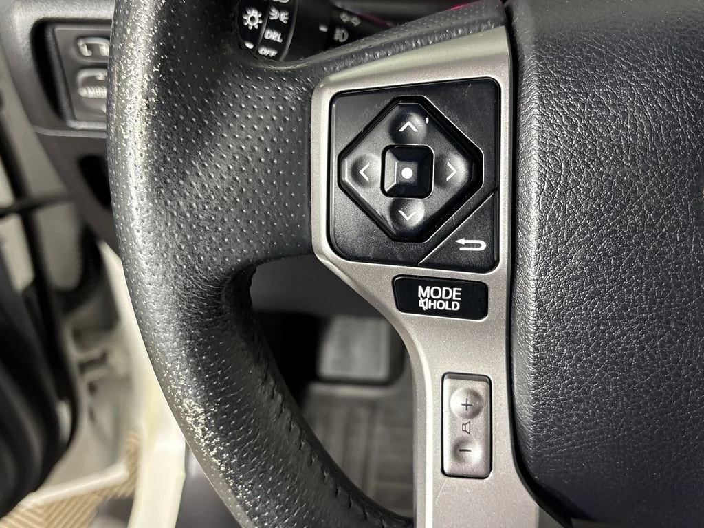 Used 2015 White Toyota SR5 image 17