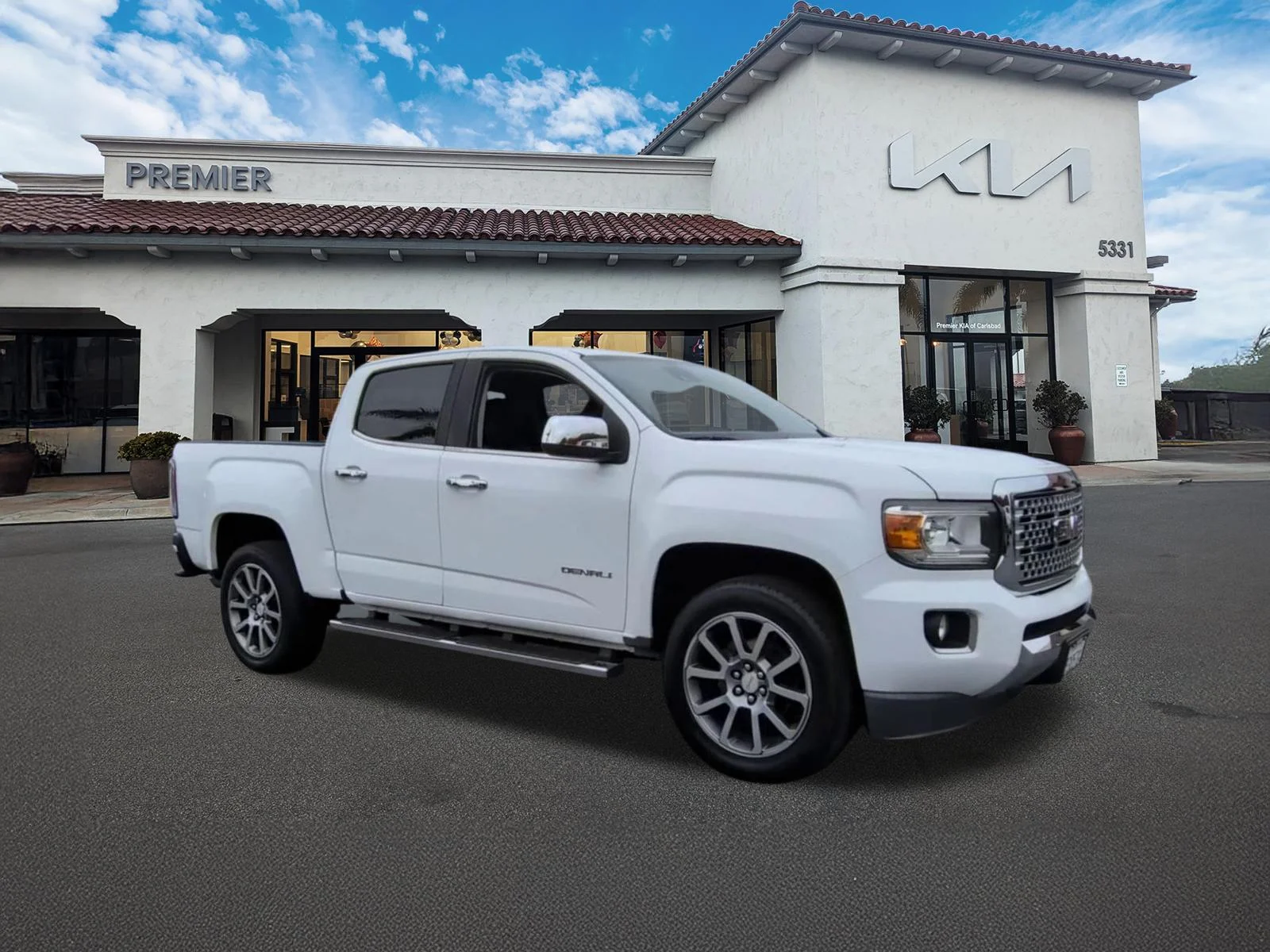 Used 2018 White GMC Denali image 2