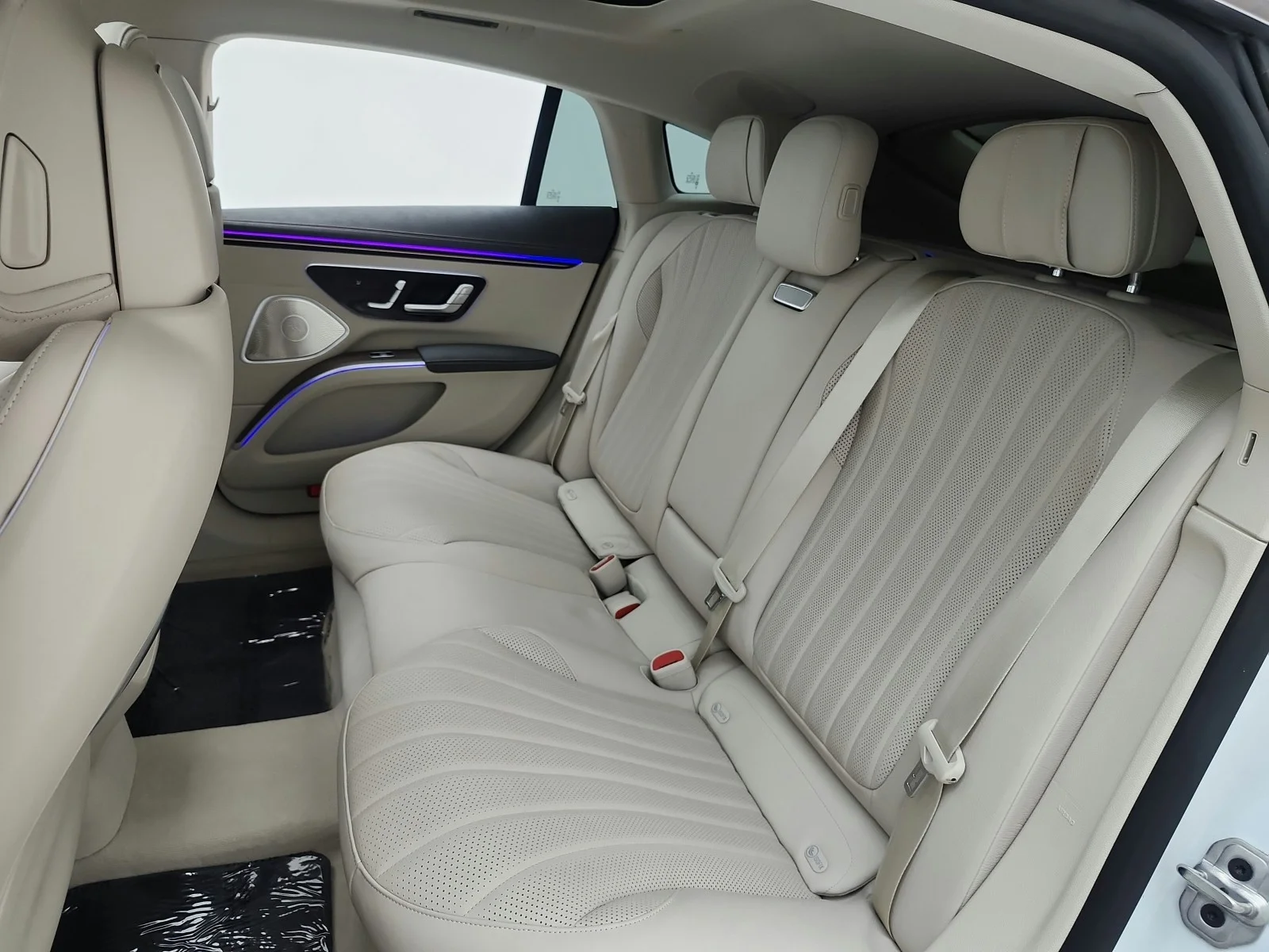 Certified Used 2024 MANUFAKTUR Moonlight White Metallic Mercedes-Benz EQS 450 4MATIC® Sedan image 16