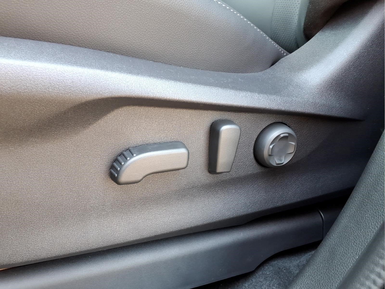 New 2026 MAGNETITE GRAY METALLIC Subaru Limited 7-Passenger image 5