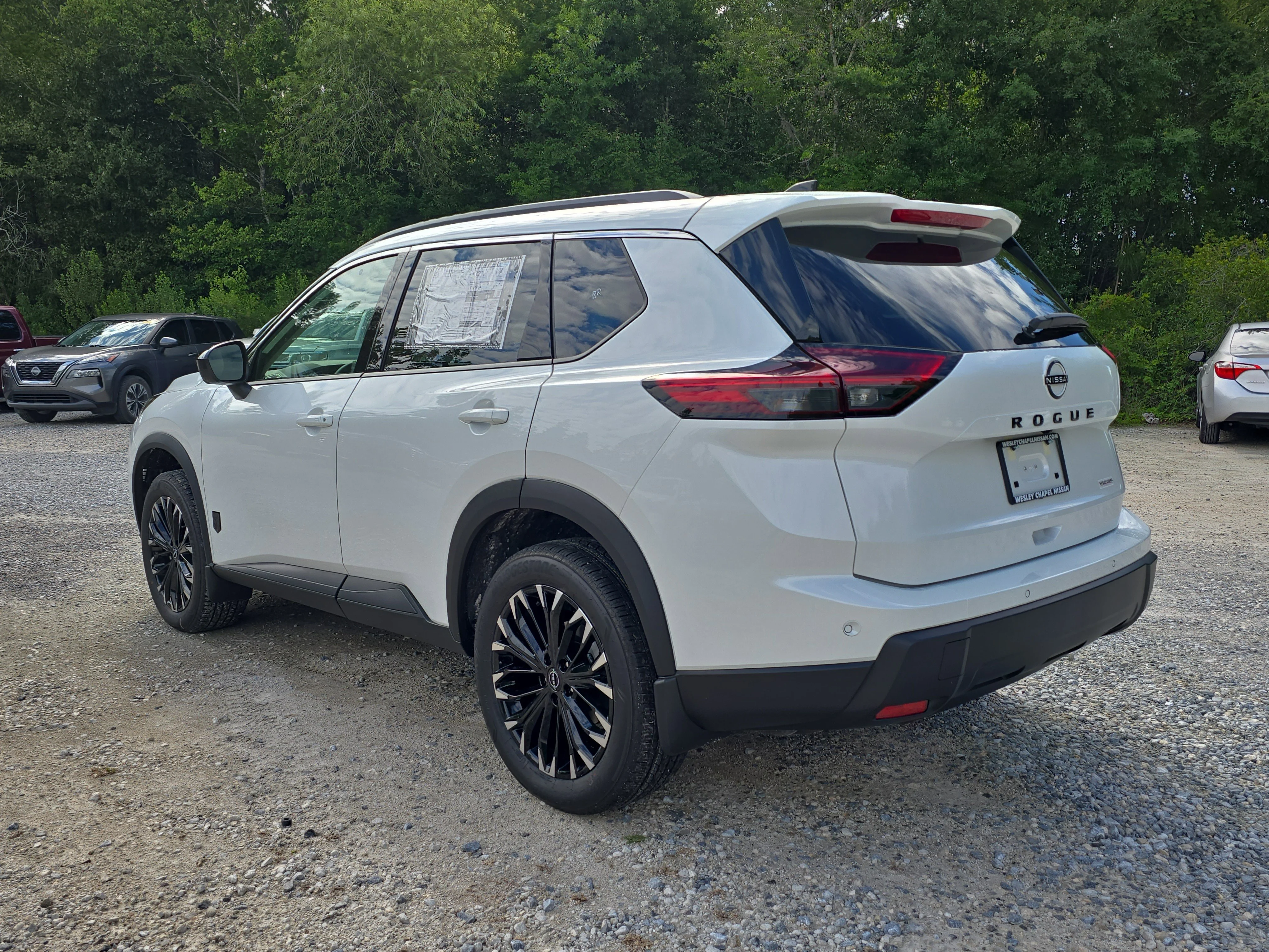 New 2026 Everest White Pearl TriCoat Nissan Dark Armor™ image 6