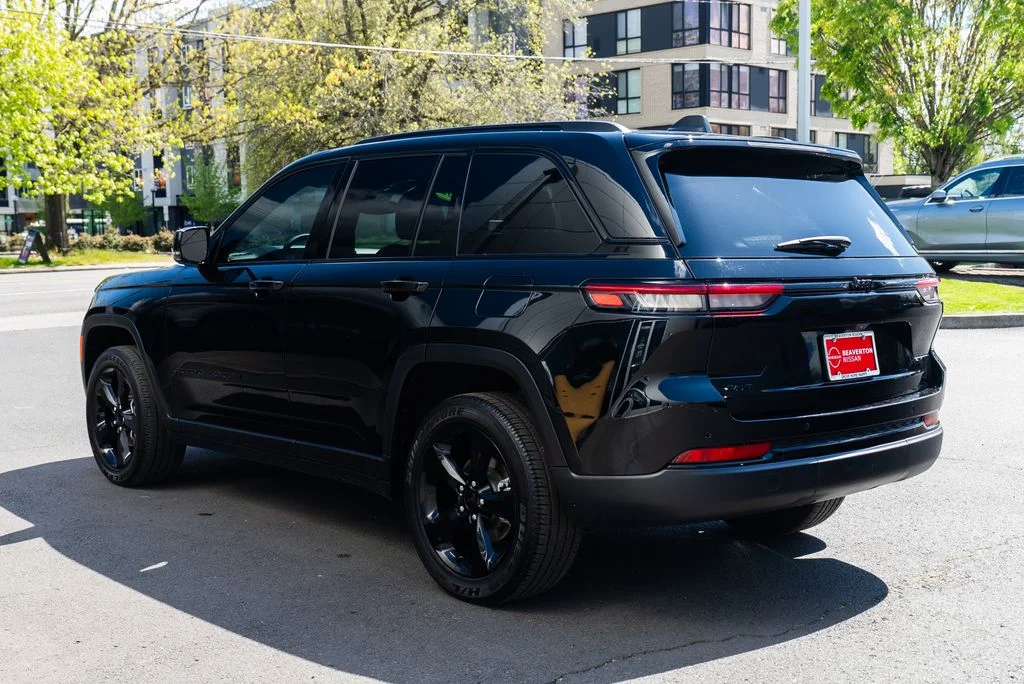 Used 2024 Black Jeep Altitude X image 4